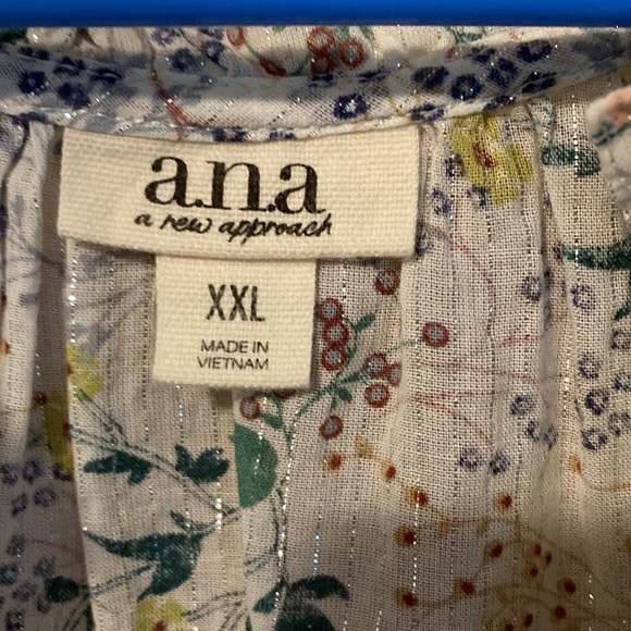 NWOT- womens Ana blouse - Picture 2 of 3